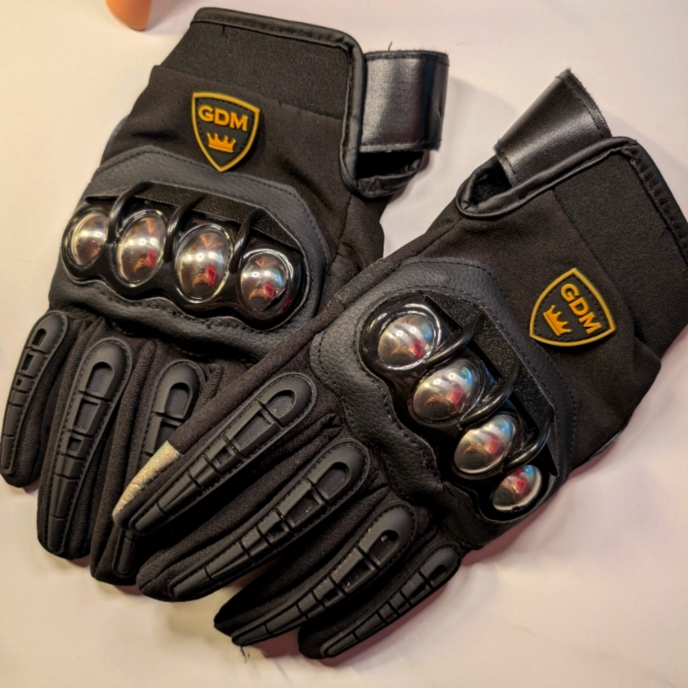 Motorcycle gloves